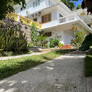 Cavern Apartment Baie Sainte Anne